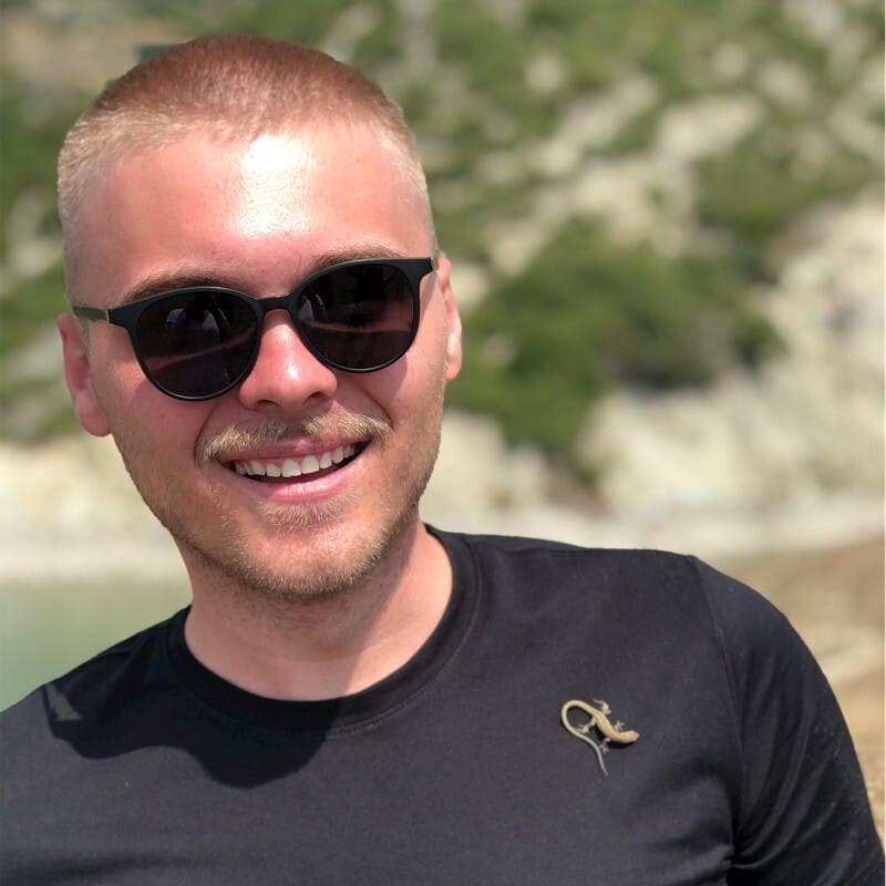 Mihnea-Octavian Manolache, Desenvolvedor Full Stack @ WebScrapingAPI